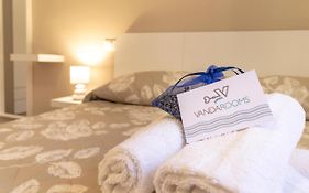 Vanda Rooms